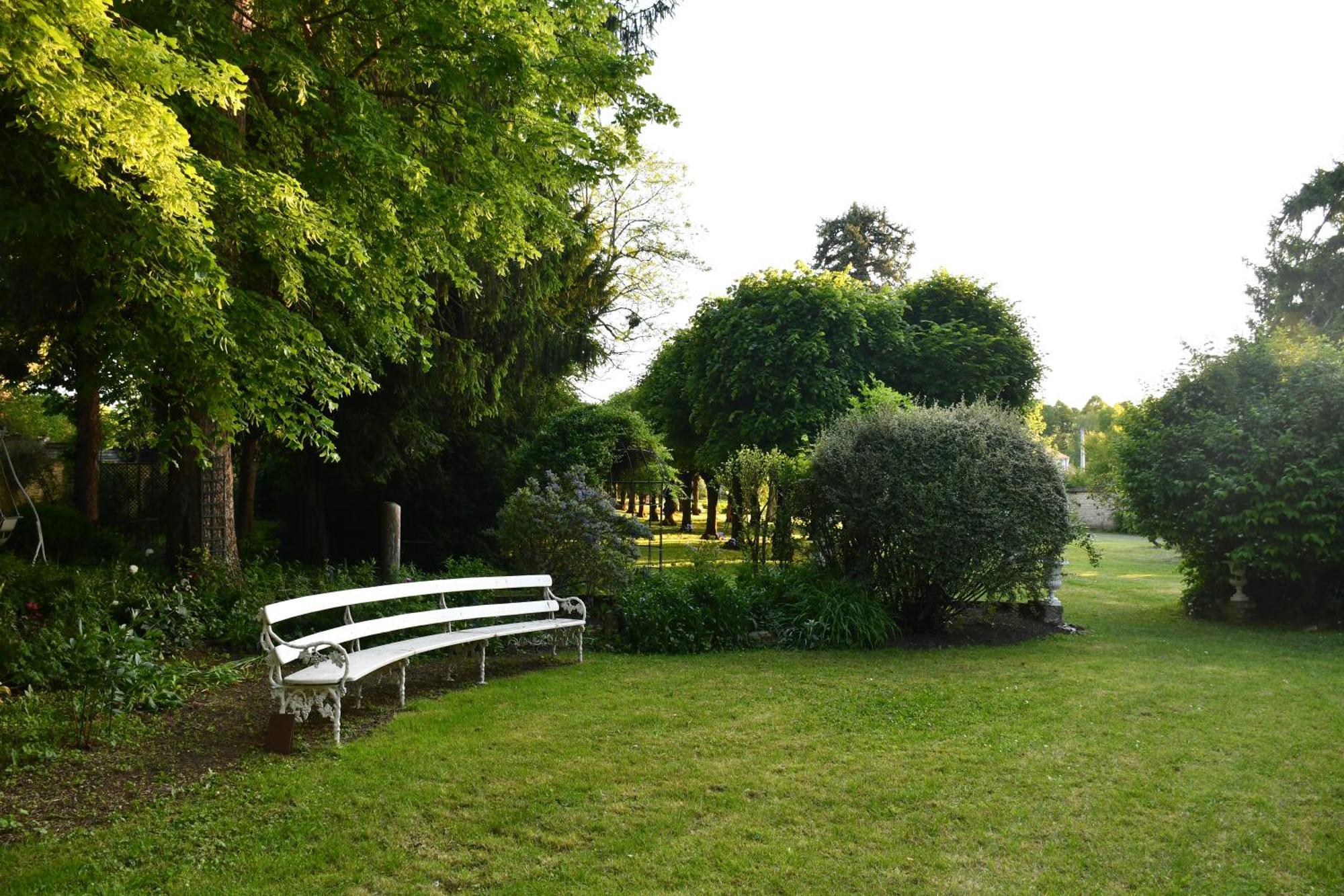 Le Val Clos, Appartement Dans Une Maison De Maitre 19E Tanlay Exterior photo