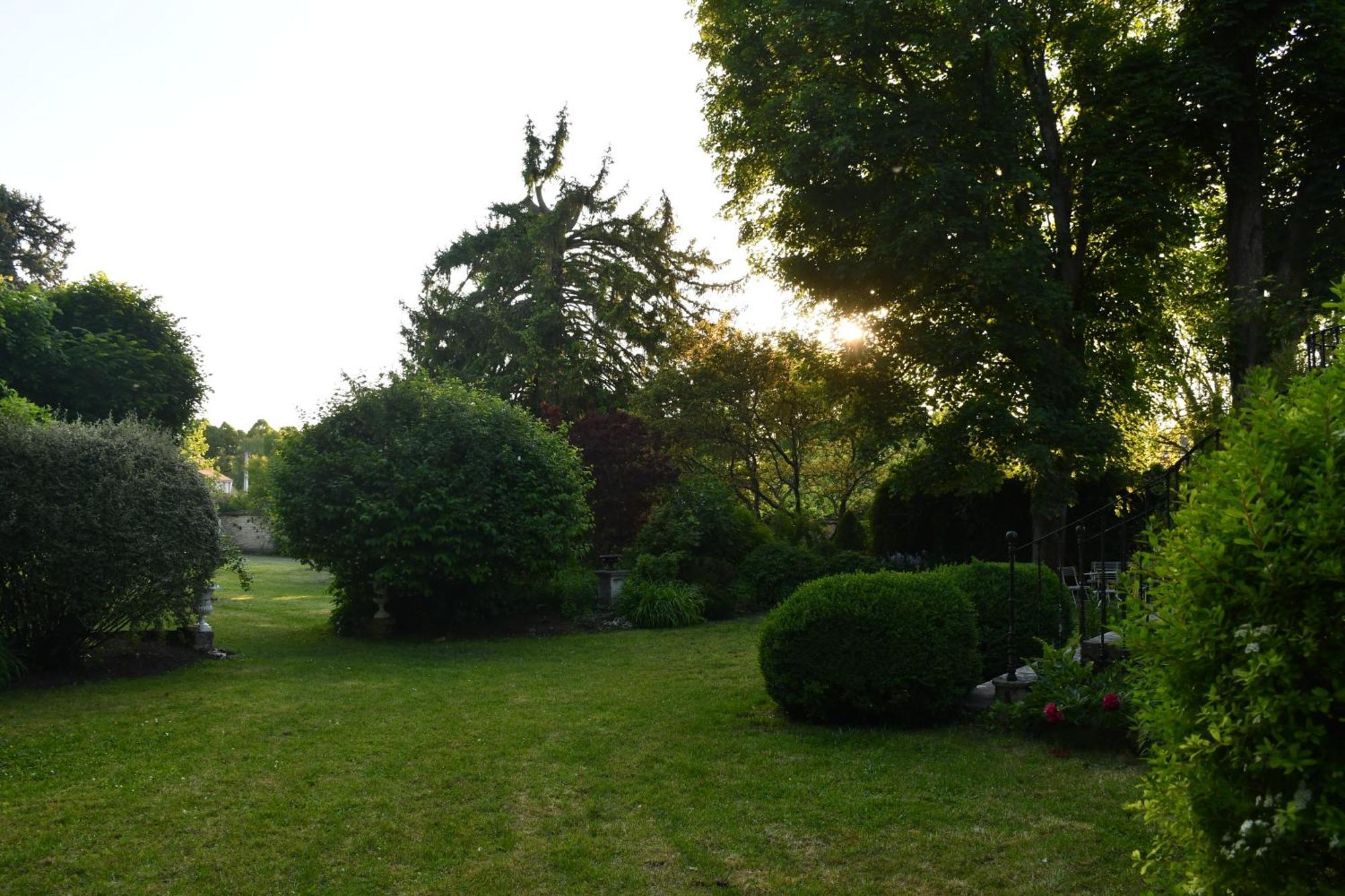 Le Val Clos, Appartement Dans Une Maison De Maitre 19E Tanlay Exterior photo